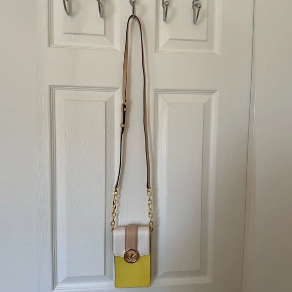 MICHAEL KORS
Carmen Small Color-Block Faux Leather Phone Crossbody Bag - Picture 1 of 9